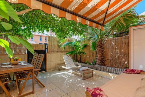 Patio, Balcony/Terrace, Dining area, sunbed