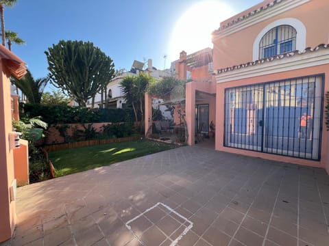 Property building, Day