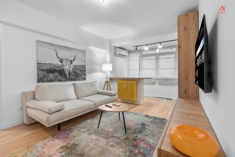 Communal lounge/ TV room, TV and multimedia, Living room, Seating area, Evening entertainment