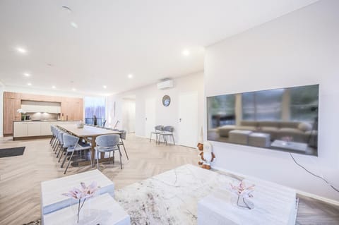 Living room, Seating area, Dining area, kitchen