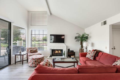 Spacious Single-Story Condo with Golf Course Views House in Cathedral City