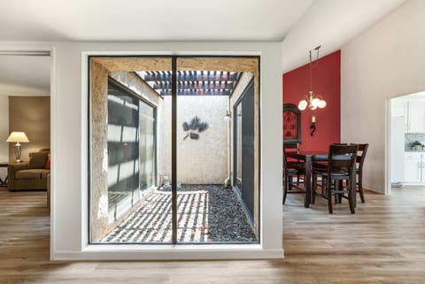 Spacious Single-Story Condo with Golf Course Views House in Cathedral City