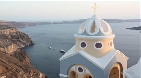 Lava On the Cliff Apartment in Thera