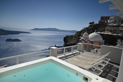 Lava On the Cliff Apartment in Thera