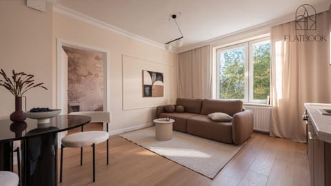 Bed, Kitchen or kitchenette, Living room, Photo of the whole room, Seating area