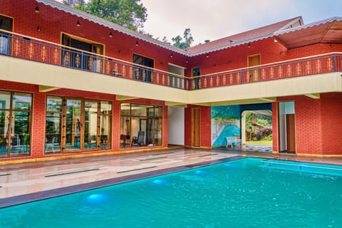 Property building, Patio, Day, Pool view, Swimming pool, sunbed