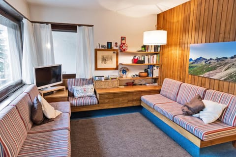 Communal lounge/ TV room, Living room