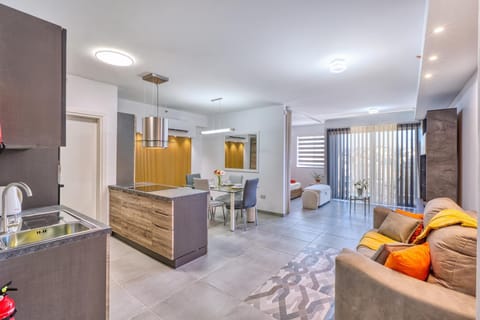 Kitchen or kitchenette, Living room