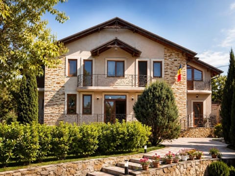 Property building, Spring, Day, Garden, Garden view