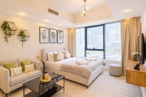 Bed, TV and multimedia, Living room, Photo of the whole room, Seating area, Bedroom