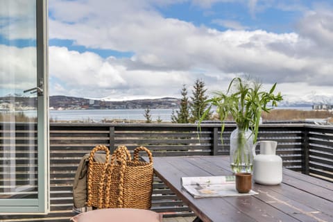 Patio, Day, Natural landscape, View (from property/room), Balcony/Terrace, Seating area, Dining area, Mountain view, Sea view