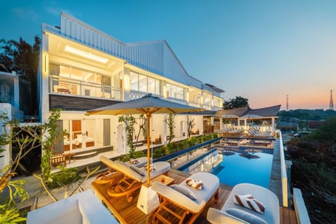 Property building, Natural landscape, Pool view, Swimming pool, Sunrise, Sunset, sunbed