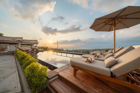 Natural landscape, View (from property/room), Pool view, Sea view, Swimming pool, Sunrise, Sunset, sunbed, Internal: Not applicable to any particular room