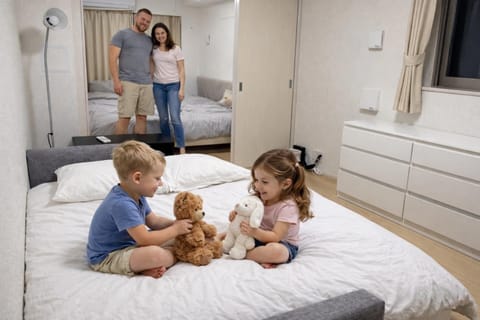 Bed, Photo of the whole room, Bedroom, Family