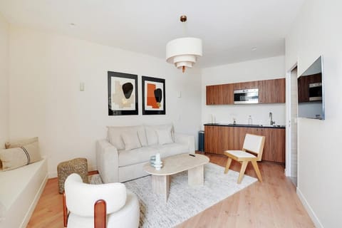 TV and multimedia, Kitchen or kitchenette, Living room