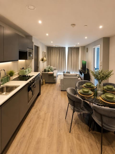 TV and multimedia, Kitchen or kitchenette, Living room, Dining area, kitchen