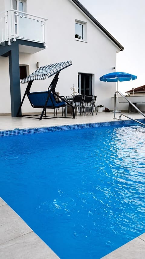 Patio, Day, Pool view, Swimming pool, Swimming pool, sunbed