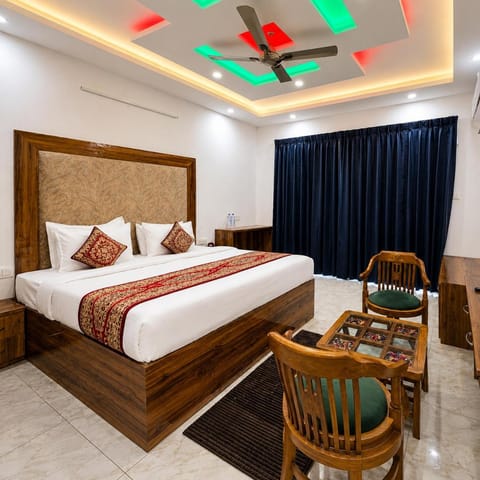 Seating area, Bedroom