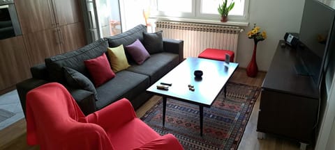 Communal lounge/ TV room, TV and multimedia, Living room, Seating area, Dining area, Evening entertainment