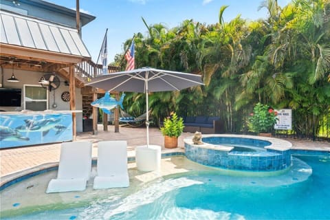 Pool Paradise - Gym, Sauna, Bar House in Gulfport
