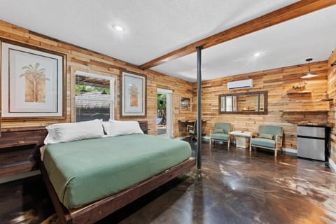 Pool Paradise - Gym, Sauna, Bar House in Gulfport