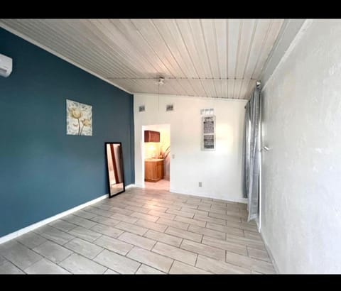 Pet-Friendly Studio with Kitchenette, Parking House in North Fort Myers