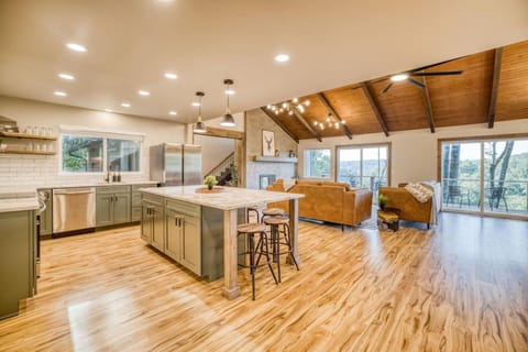 Family Lodge - Hot Tub-Theater-Game Room-Fire Pit House in Georgia