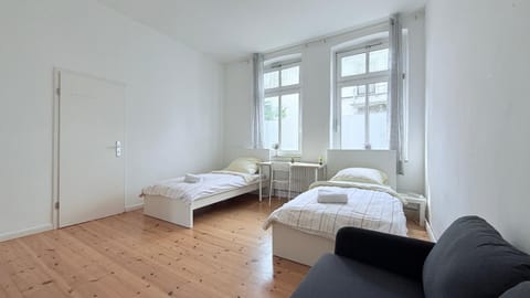 Bed, Photo of the whole room, Seating area, Bedroom, towels