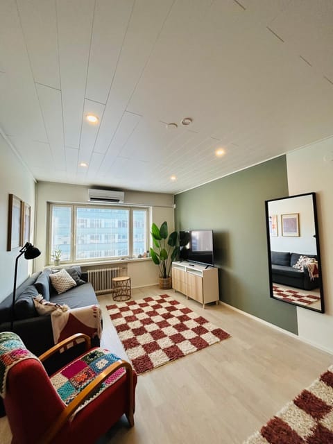 Lovely two-room condo with balcony near bus- and railwaystation Apartment in Turku
