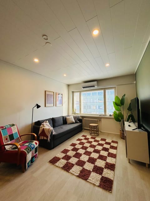 Lovely two-room condo with balcony near bus- and railwaystation Apartment in Turku