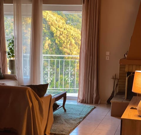 Arcadian Escape - Tsiaxtai Group House in Arcadia, Greece