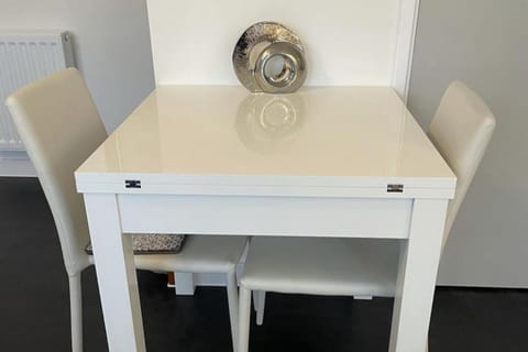 1 Bed-Sleeps 4-Garden-Free Parking House in Didcot