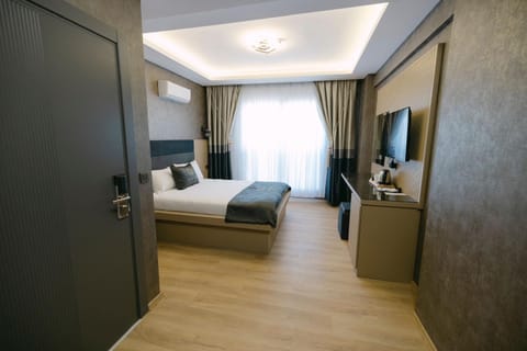 Bed, TV and multimedia, Photo of the whole room, Bedroom, wardrobe