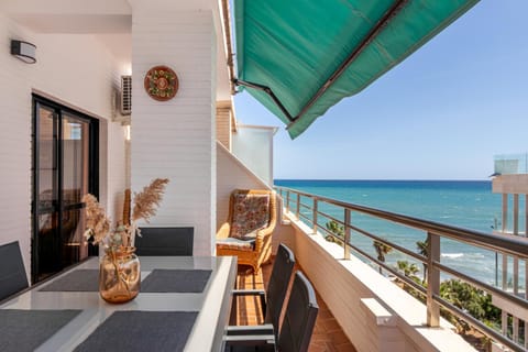 View (from property/room), Balcony/Terrace, Seating area, Sea view