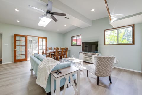 Less Than 1 Mi to Lake Washington Peaceful Apt in Kenmore Apartment in Kenmore