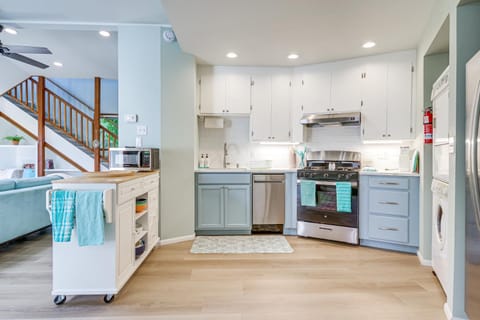 Less Than 1 Mi to Lake Washington Peaceful Apt in Kenmore Apartment in Kenmore