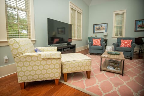 Newly Listed - Spacious Condo with Private Balcony House in Beaufort