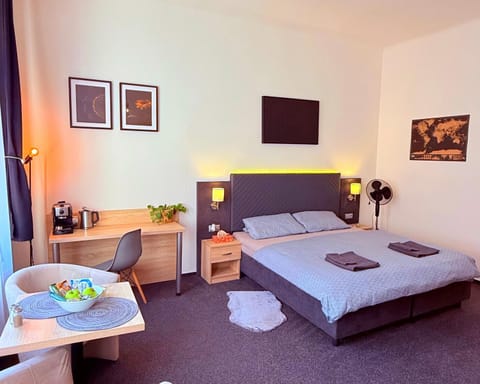 Bed, Photo of the whole room