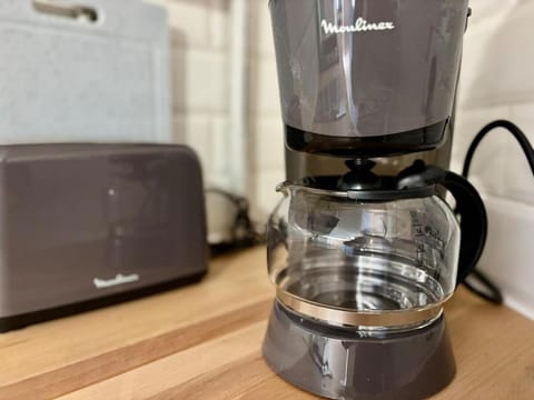 Charmant studio au calme, Stationnement gratuit Apartment in Saint-Denis, France