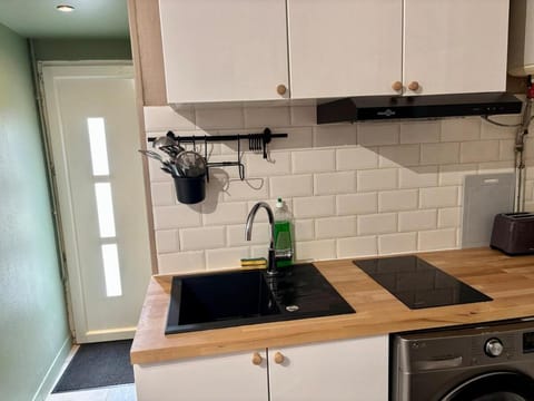 Charmant studio au calme, Stationnement gratuit Apartment in Saint-Denis, France