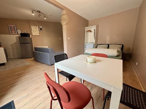 Charmant studio au calme, Stationnement gratuit Apartment in Saint-Denis, France