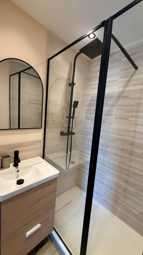 Studio avec jardin parking wifi climatisation Apartment in Sanary-sur-Mer