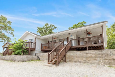 Lighthouse Lodge - Captain's Quarter - Boat Slip Access House in Kimberling City