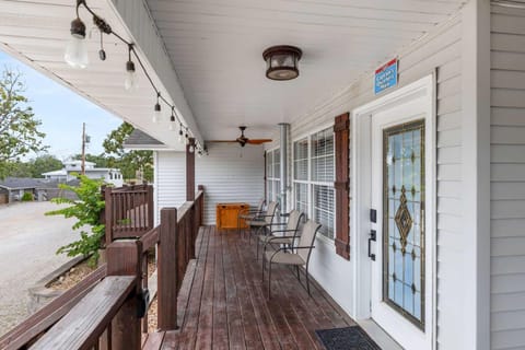 Lighthouse Lodge - Captain's Quarter - Boat Slip Access House in Kimberling City