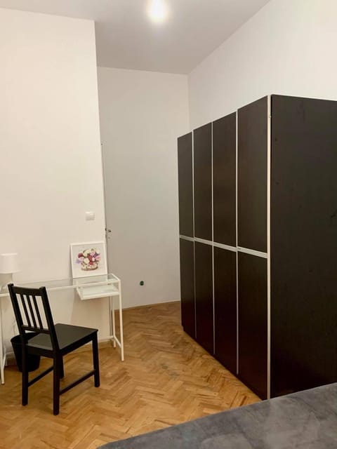 Enios Rooms ul Jana kochanowskiego 26 Hostel in Krakow