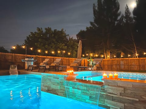 Patio, Night, BBQ facilities, Hot Tub, Swimming pool, sunbed