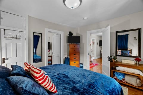 Coca Cola Cottage - Stay & Play Near Purina Farms - Dog Friendly House in Ozark Mountains