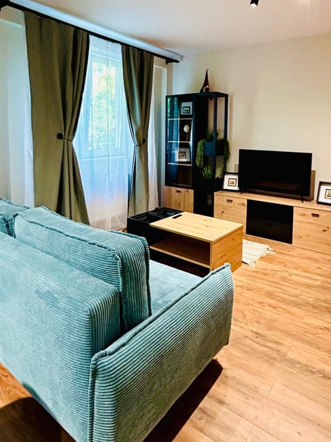 Communal lounge/ TV room, TV and multimedia, Living room, Seating area, Evening entertainment