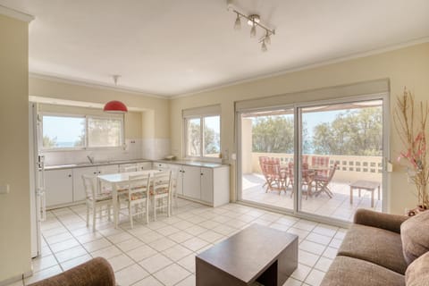 Patio, View (from property/room), Balcony/Terrace, Kitchen or kitchenette, Living room, Seating area, Dining area, oven, stove