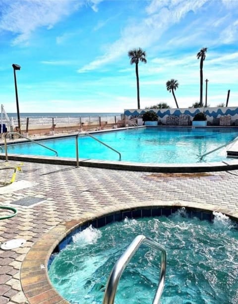 Hot Tub, Balcony/Terrace, Swimming pool